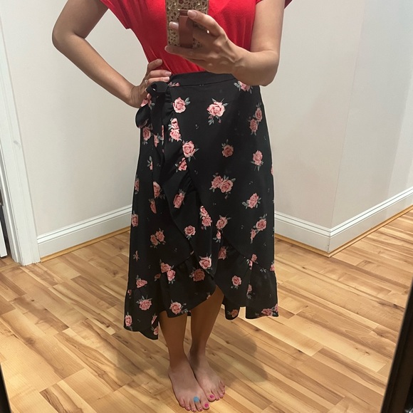 H&M Wrap Skirt - Picture 3 of 6